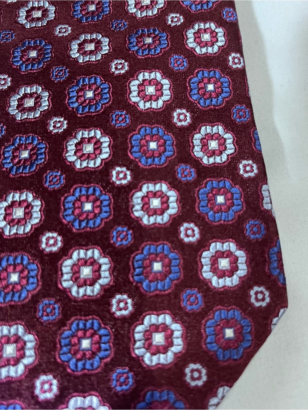NWT Brooks Brothers Burgundy Wine Geometric Medallion Neat Tie 100% Silk NEW